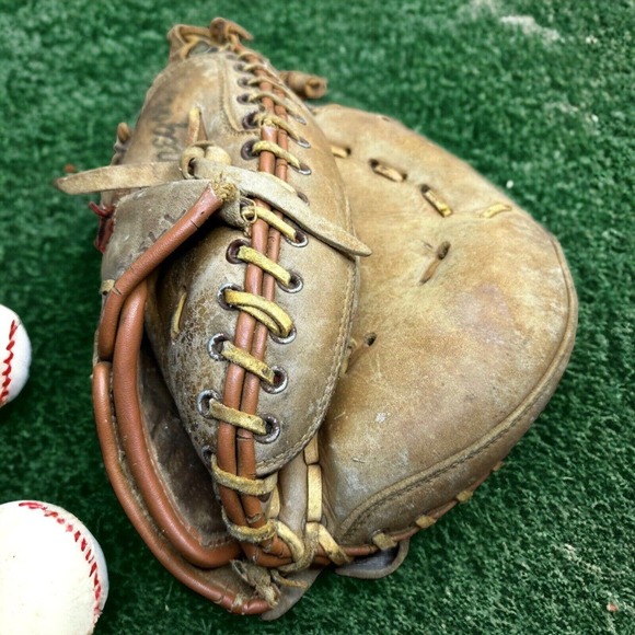 MacGregor Catchers Mitt RHT MM110 Flex Action Leather Dual Flex Hinge 18R - Picture 1 of 8